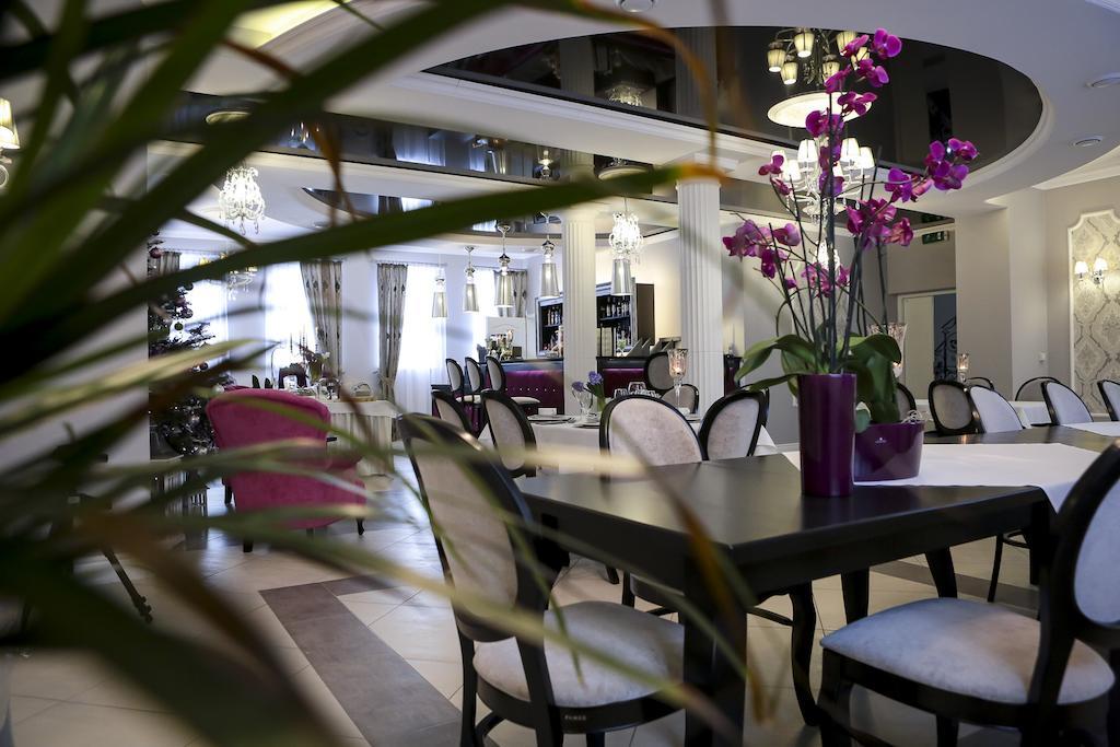 Hotel Madelaine Львувек-Слёнски Экстерьер фото