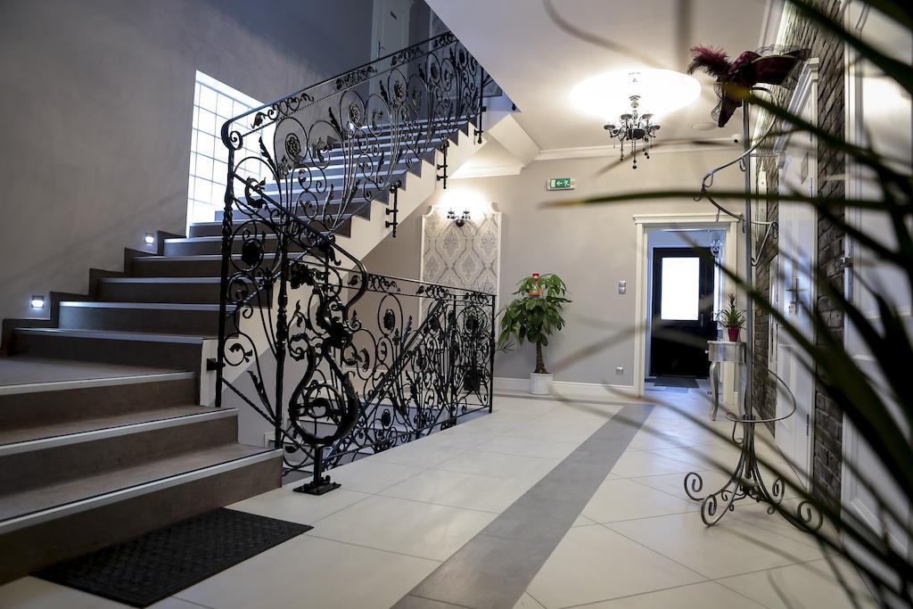 Hotel Madelaine Львувек-Слёнски Экстерьер фото
