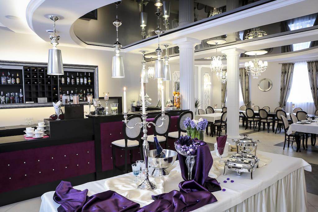 Hotel Madelaine Львувек-Слёнски Экстерьер фото