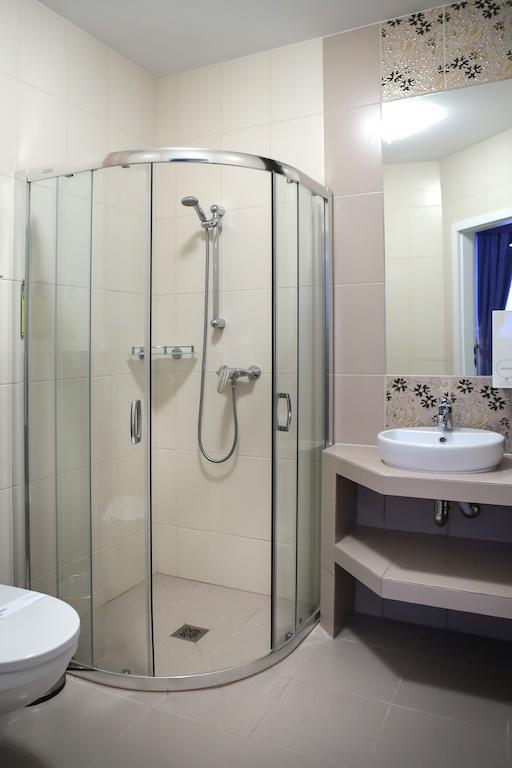 Hotel Madelaine Львувек-Слёнски Экстерьер фото